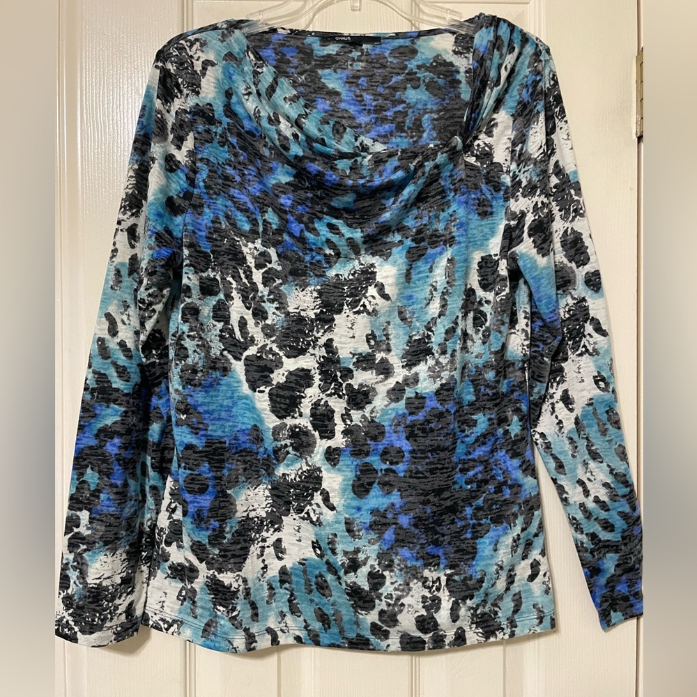 CHAUS Ladies long sleeve top.